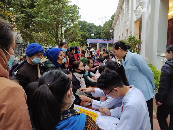 Hành trình thiện nguyện cùng Đoàn y bác sĩ khám bệnh, phát thuốc miễn phí tại giáo xứ Phong Ý của Đông trùng hạ thảo Mailands