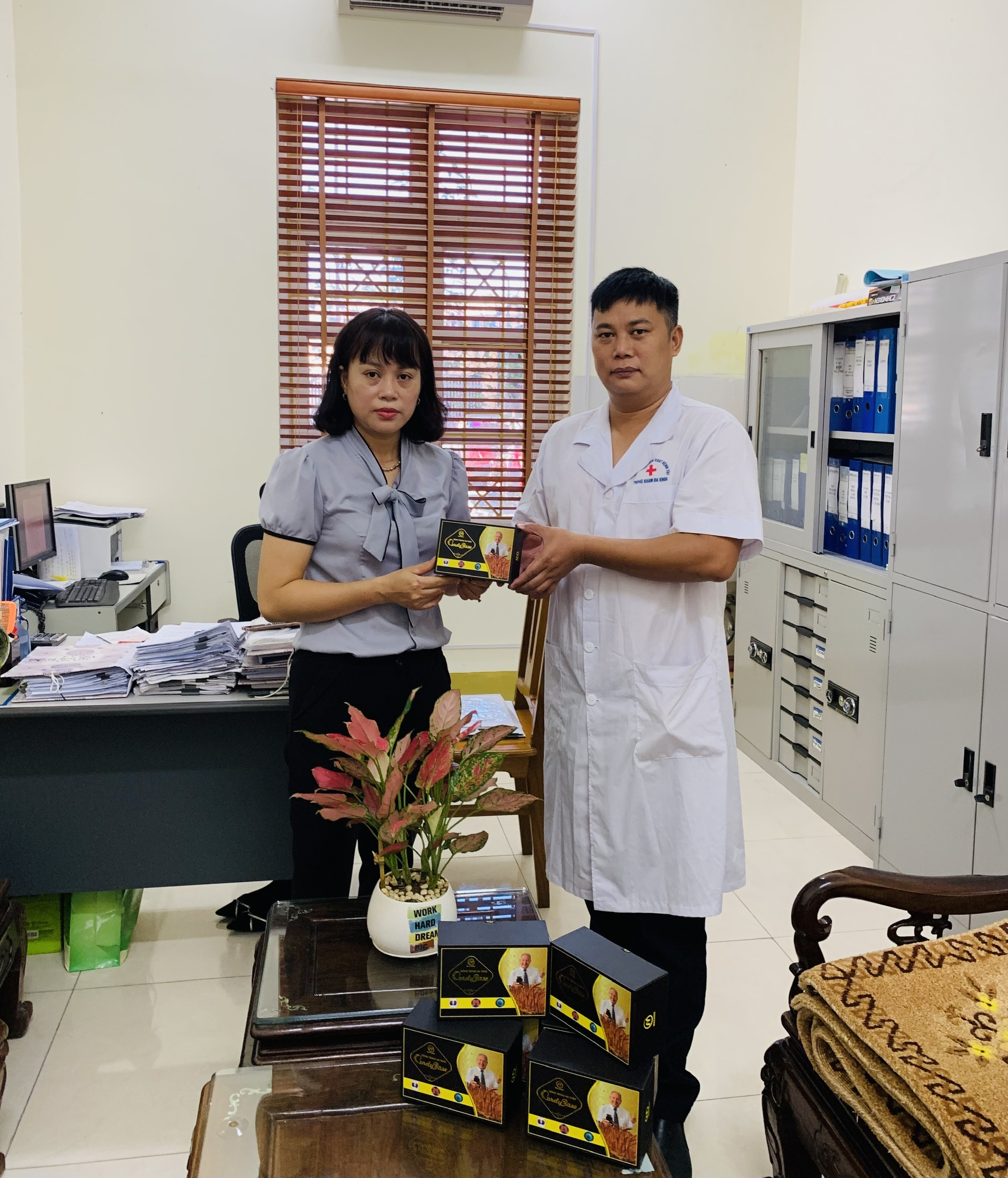 Mailands ủng hộ phòng chống dịch