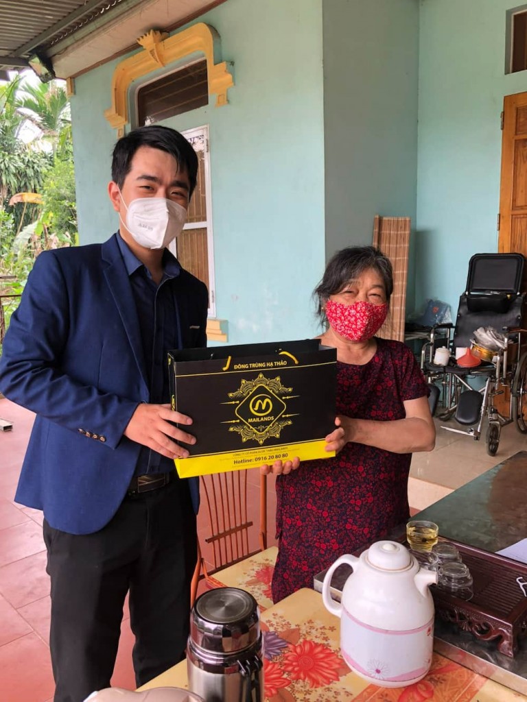 Đông trùng hạ thảo Mailadns tặng quà cô Yến tại Yên Bái