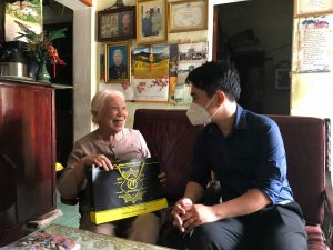 Đông trùng hạ thảo Mailadns tặng quà cô An - Bà mẹ VNAH tại Yên Bái