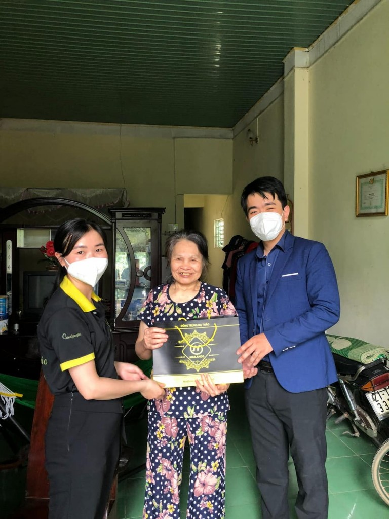 Đông trùng hạ thảo Mailadns tặng quà cô Nhàn tại Yên Bái