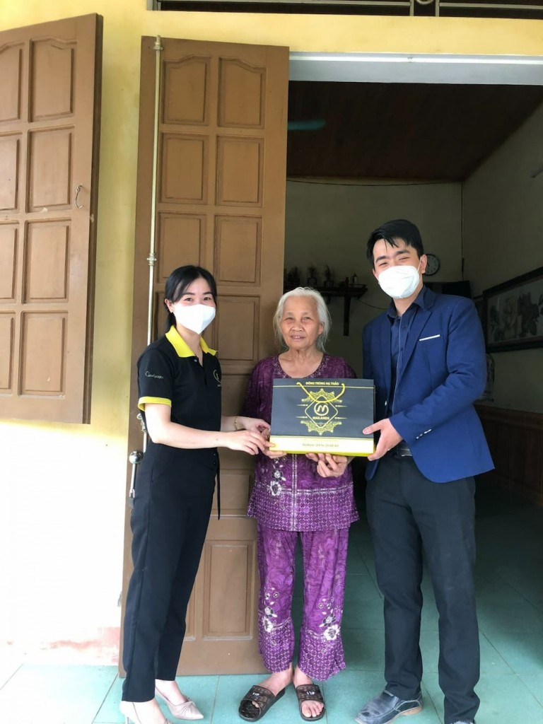 Đông trùng hạ thảo Mailadns tặng quà cô Thoa tại Yên Bái