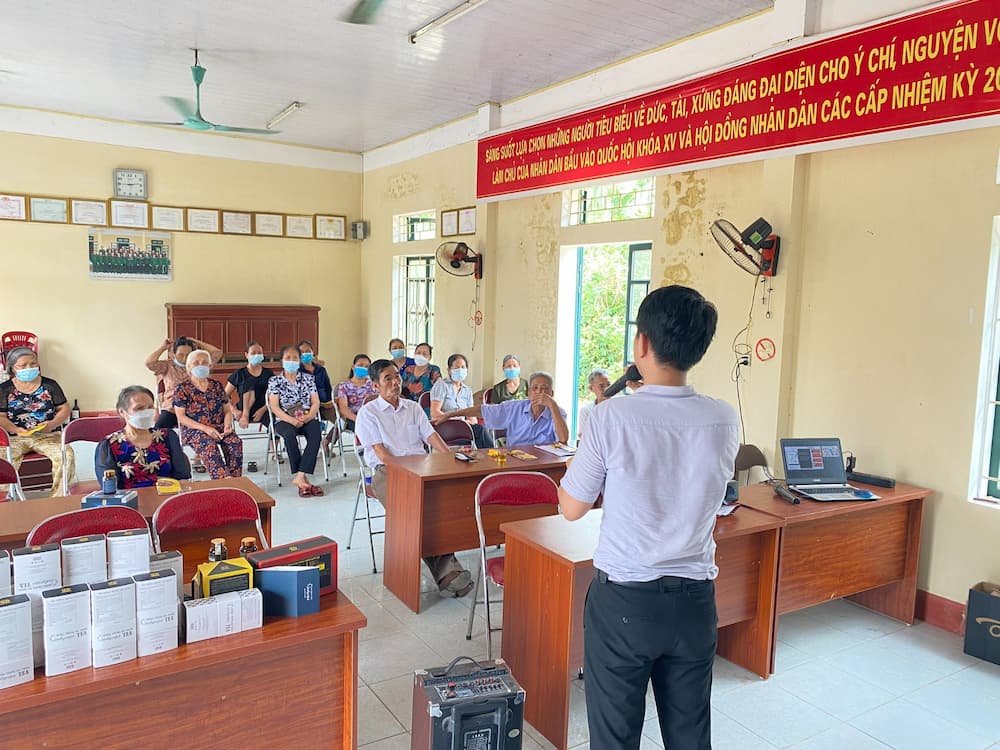 Chương trình tặng quà tại nhà văn hóa - Yên Bái