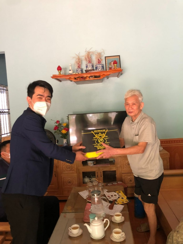 Đông trùng hạ thảo Mailadns tặng quà Bác Thắng - Cựu chiến binh tại Yên Bái