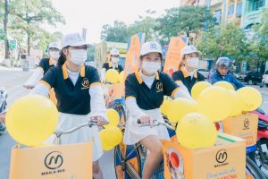 Đội road show di chuyển trên đường phố Bắc Ninh