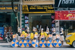 Đội roadshow Mailands chụp ảnh trước của hàng đông trùng hạ thảo Bắc Ninh số 271 Trần Hưng Đạo