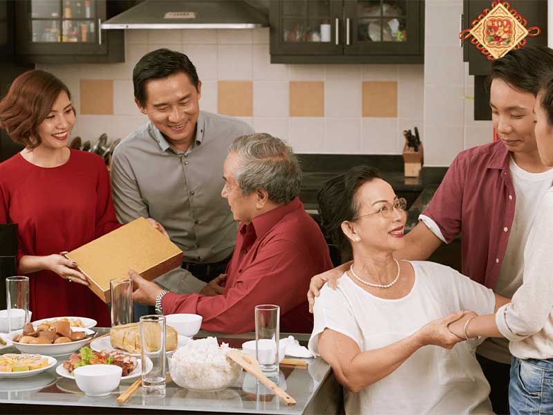 Top 15+ món quà cho người lớn tuổi ý nghĩa nhất